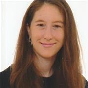 Licenciada en ADE con B2 en inglés. HABE 2 en euskera y B2 en francés da clases de refuerzo e idiomas.